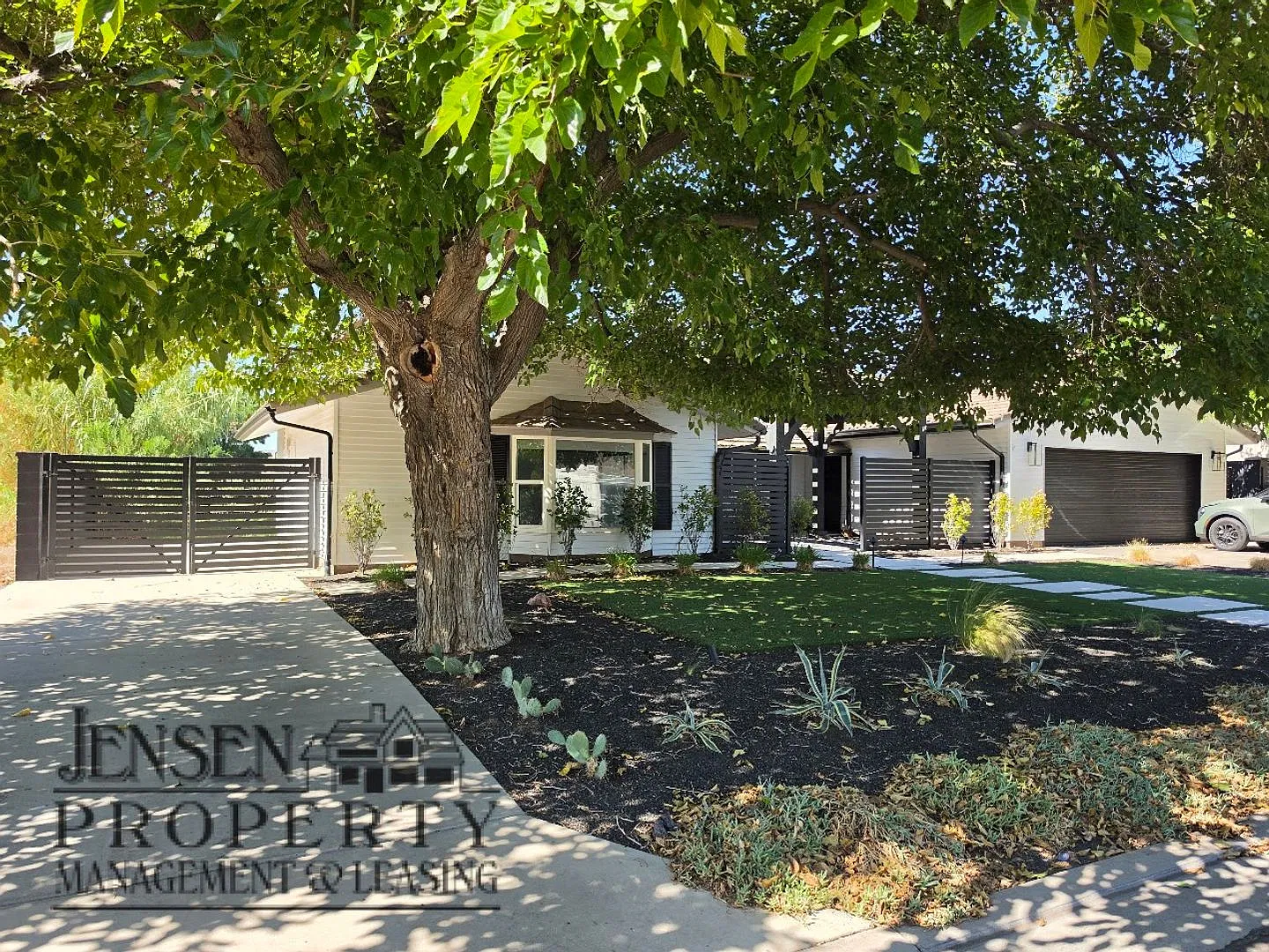 4 Bedroom Home in Bloomington-Pets Negotiables — Photo 2