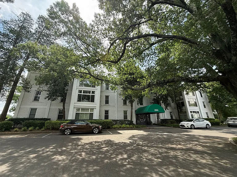 2501 Roswell Ave #102 — Photo 41