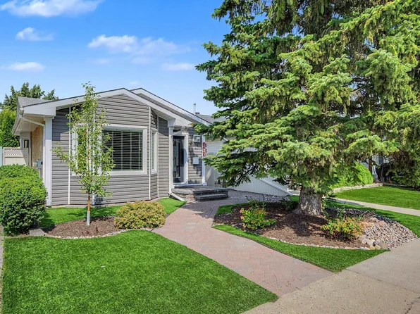 193 Kiniski Cres NW, Edmonton, AB T6L 5E2
