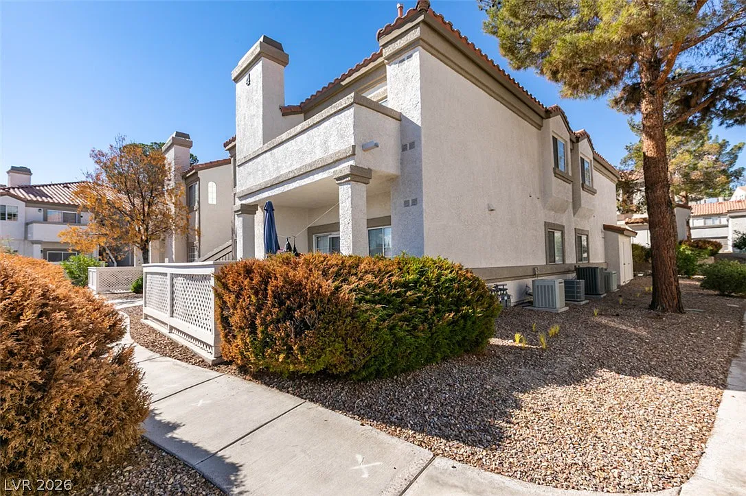 2 bed, 2.0 bath, 950 sqft, $1,495 — Photo 3