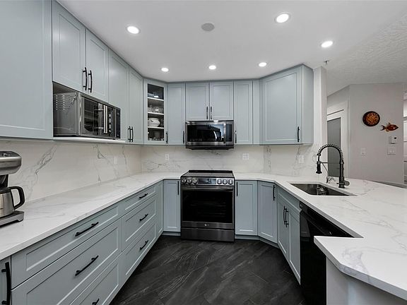 4th image of 1085 Tillicum Rd #306