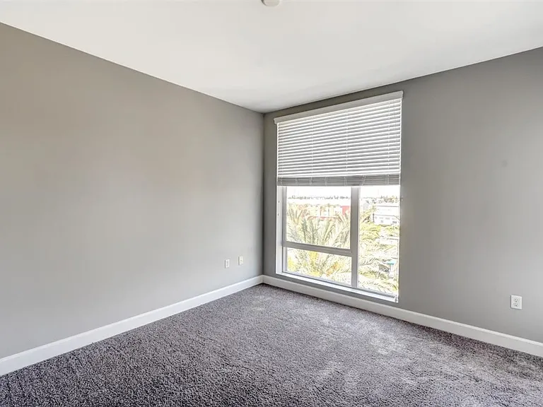 Stadium House Apartments — Photo 42