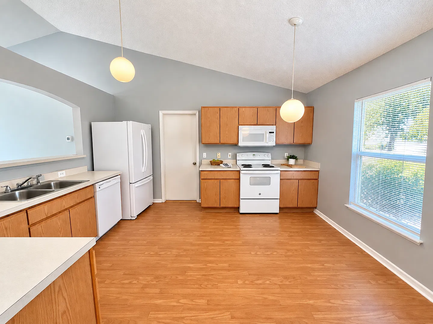 Clean 3BD/2BTH Home in Spring Hill! — Photo 3