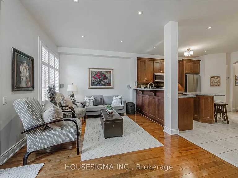 244 Tawny Cres — Photo 13