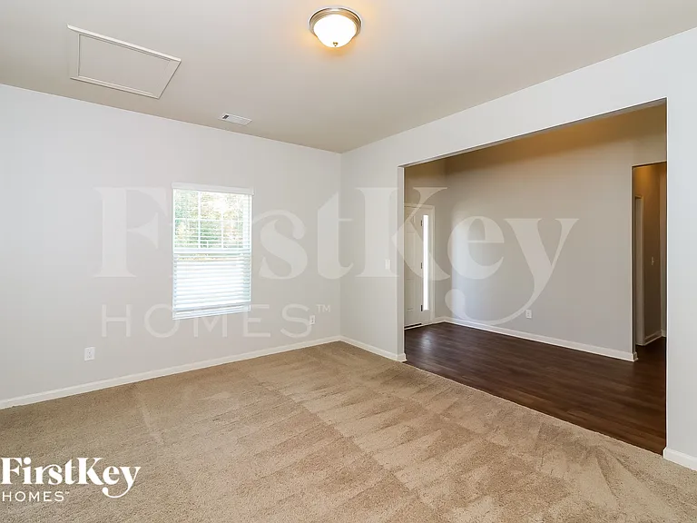 144 Scotland Dr — Photo 6