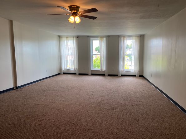 171 W 1st St APT 3