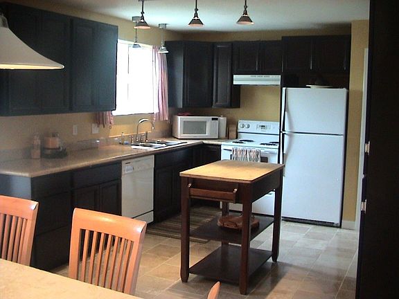 Large Kitchen with lots of cupboard space