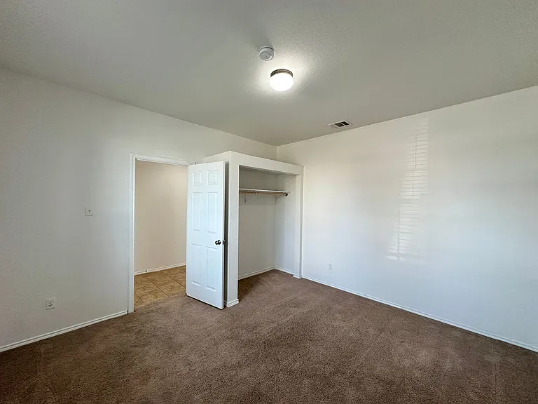 5304 Capricorn Loop — Photo 3