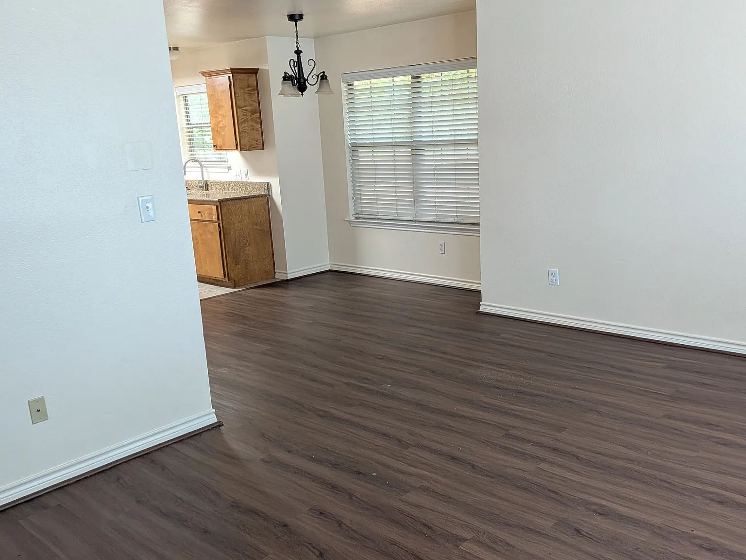 3 bed, 1350 sqft, $1,400 — Photo 3