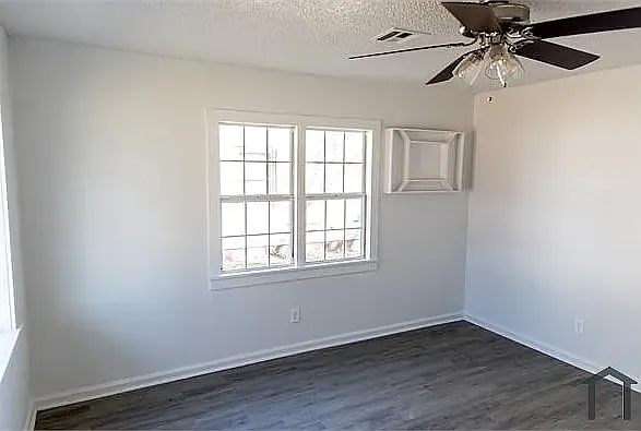 Charming 3-Bedroom Home in Duncan Move-In Ready — Photo 2