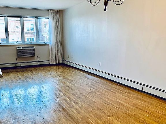 4th image of 952 E 79th St #2A