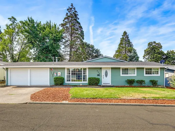 208 Kings Way, Central Point, OR 97502