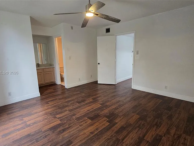 2810 SW 87th Ave #910 — Photo 15