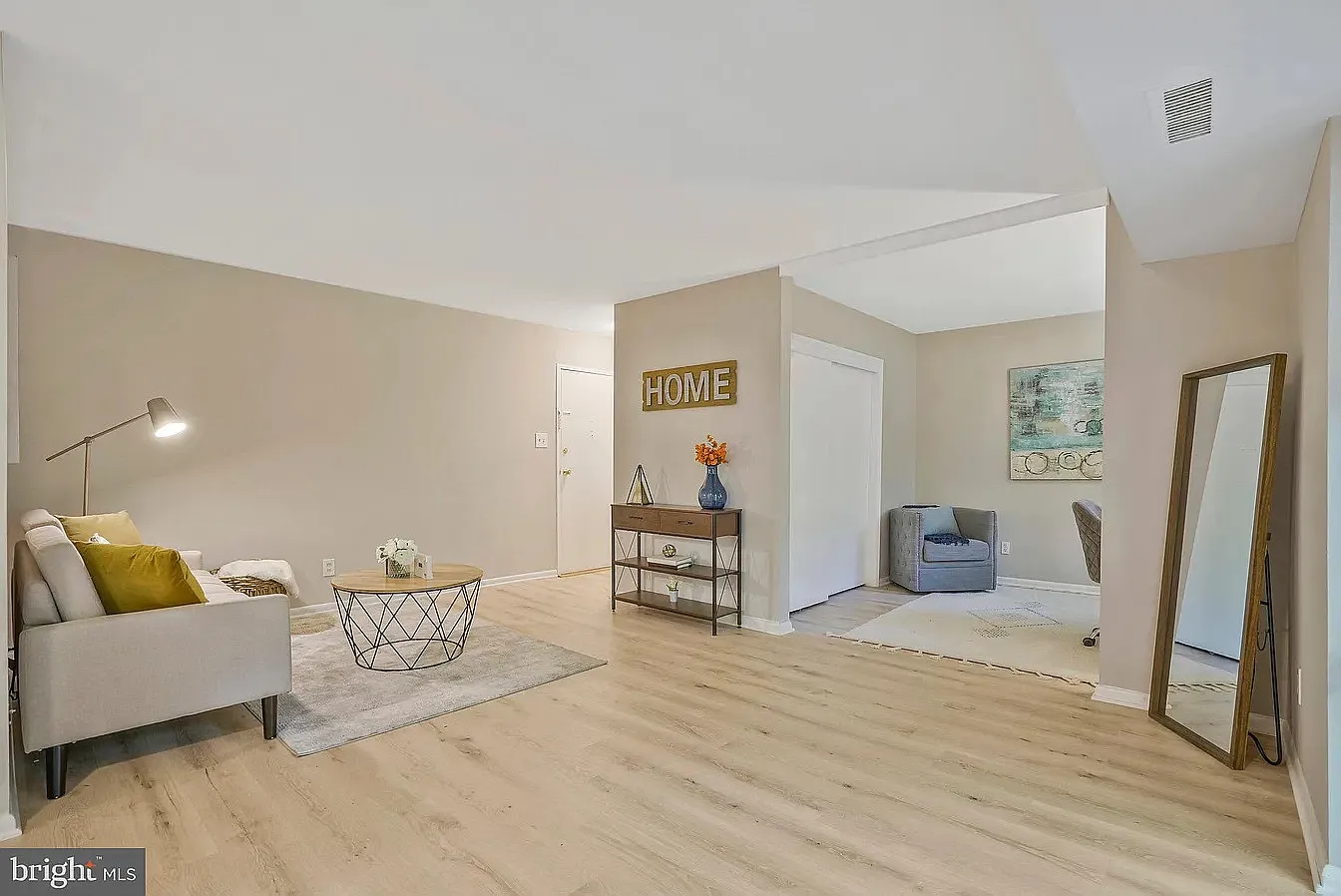 2 bed, 902 sqft, $2,500 — Photo 3