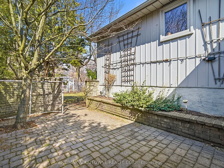 481 Anthony Dr — Photo 30