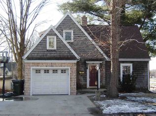 304 Columbia Cir, Waterloo, IA 50701