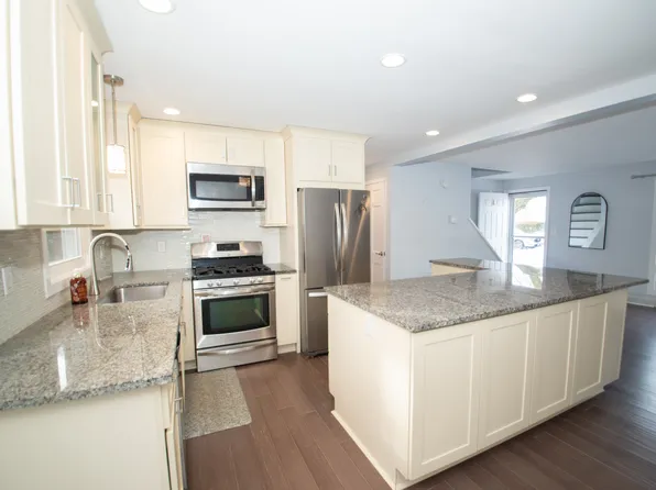 10 Carriage Path N #10, Milford, CT 06460