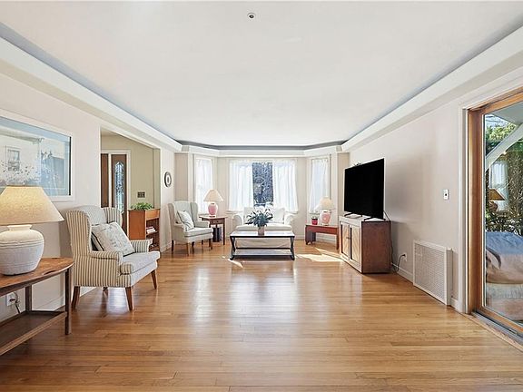 3rd image of 11 Katherine Rd