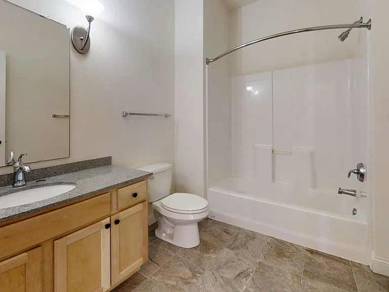 Delafield Woods Apartments — Photo 36