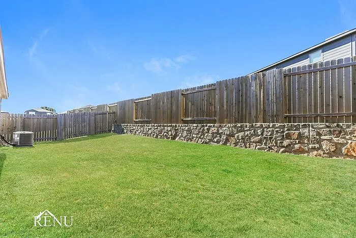 1927 Hialeah Dr — Photo 16