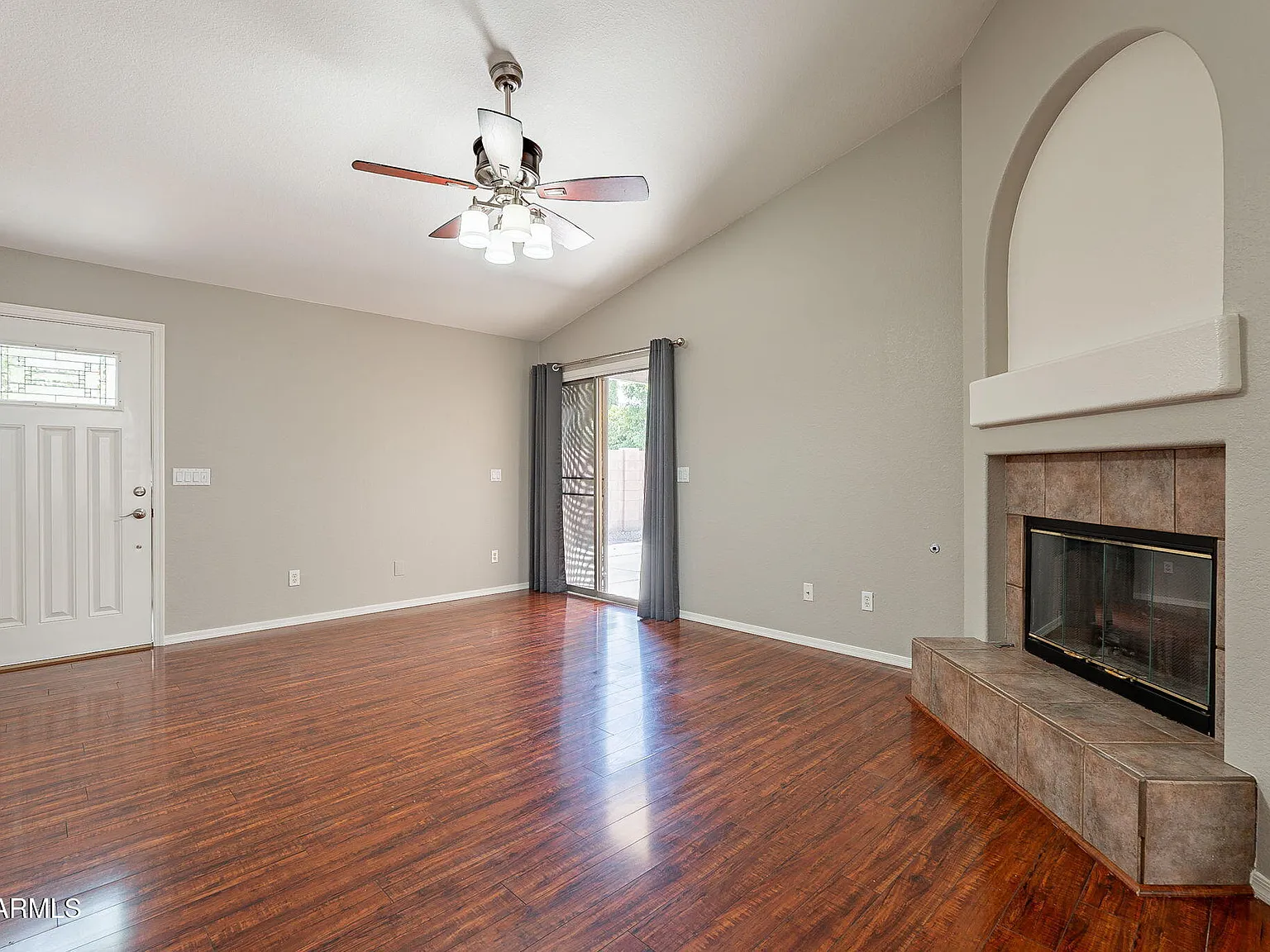 3 bed, 2.0 bath, 1283 sqft, $2,200 — Photo 4