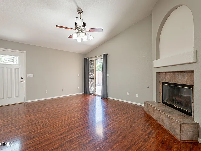 491 E Devon Dr — Photo 4