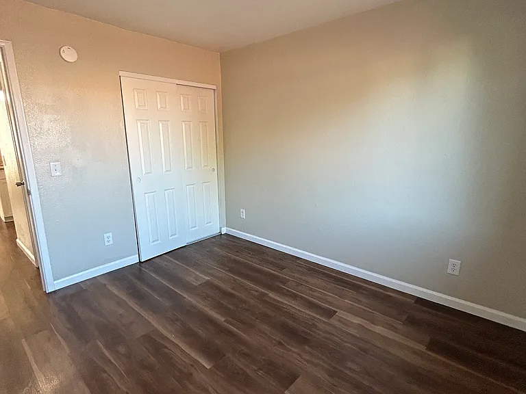 3953 N Palm Grove Dr #1 — Photo 11