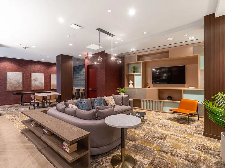 The Clarendon — Photo 12