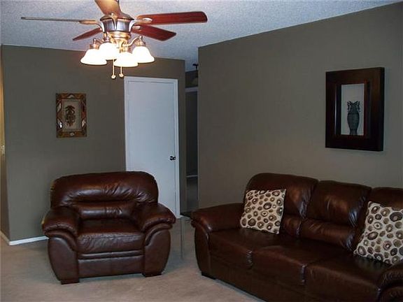 3rd image of 204 Linda Ln