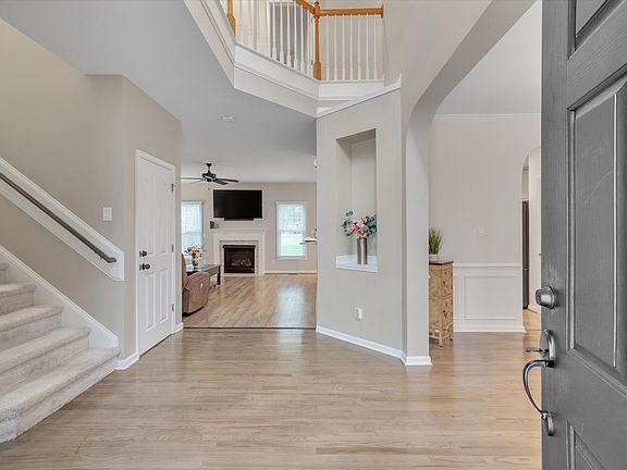 2nd image of 2649 Oleander Dr