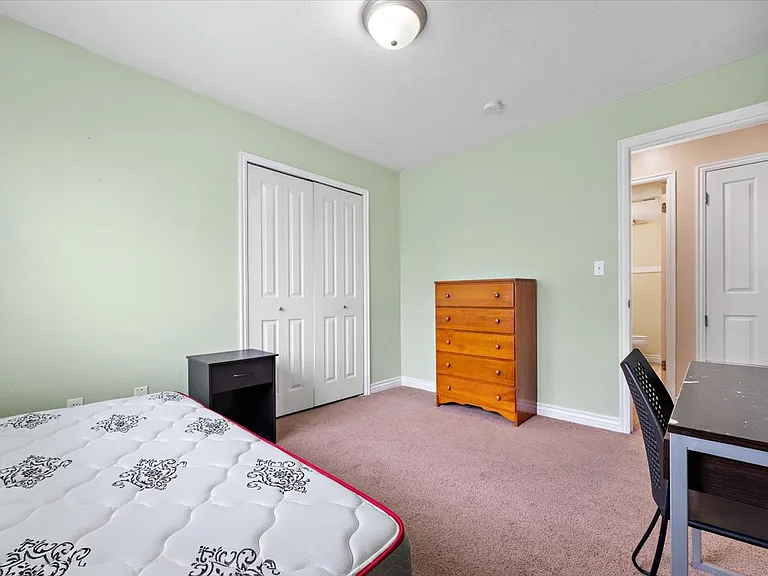 1541 N Riverside Ave #18 — Photo 13