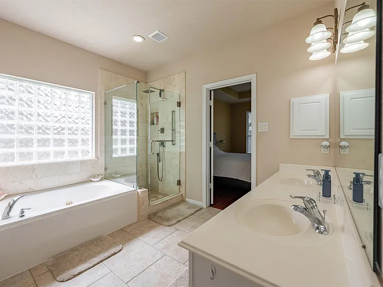 13815 Normandy Ct — Photo 18