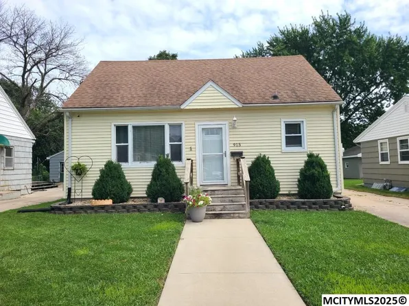 915 N Polk Ave, Mason City, IA 50401