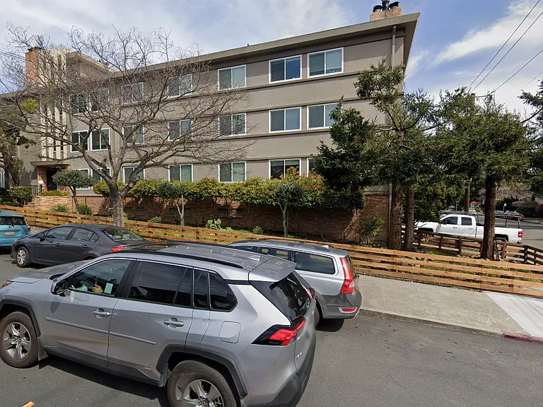 Bellevue Towers Apartments — Photo 5