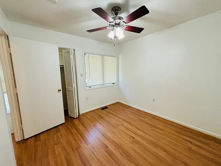 327 Shenandoah Cir — Photo 14