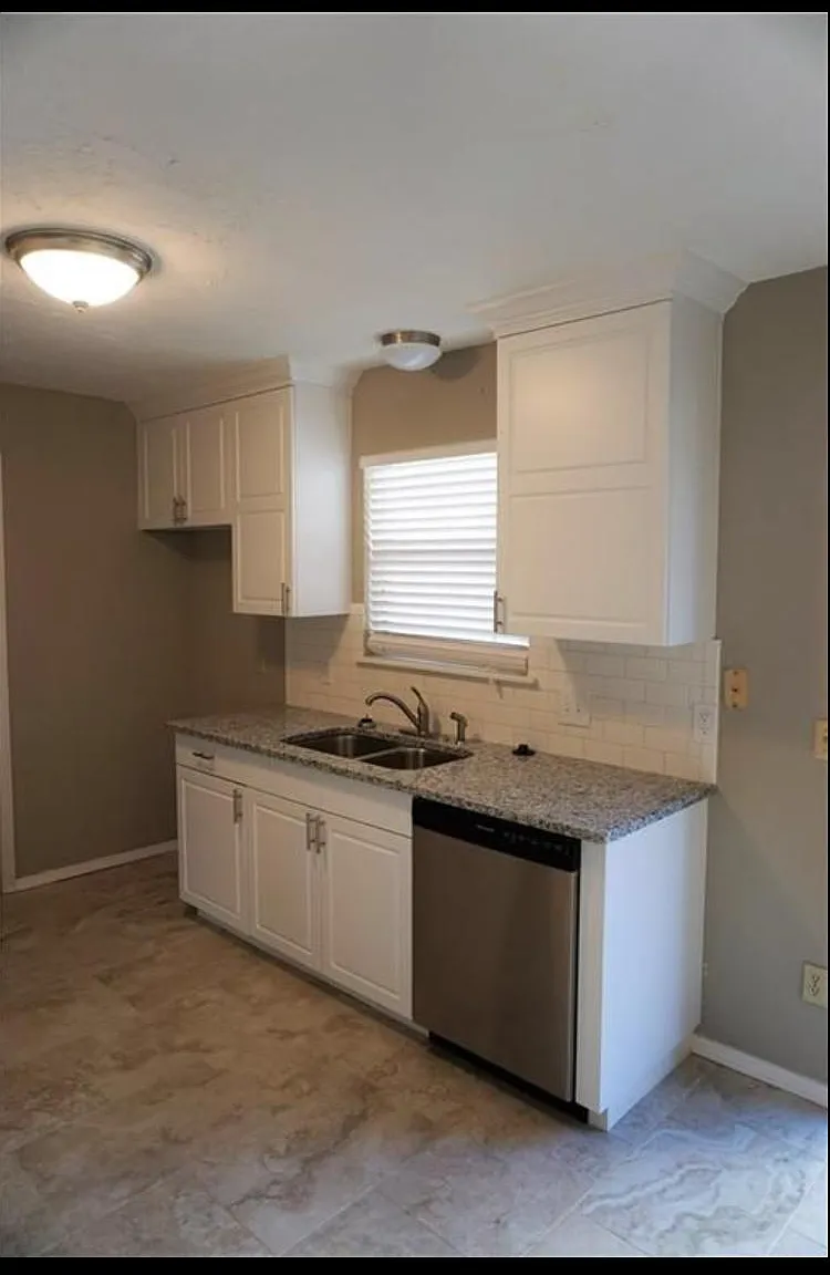 3 bed, 1.5 bath, 1100 sqft, $1,550 — Photo 2