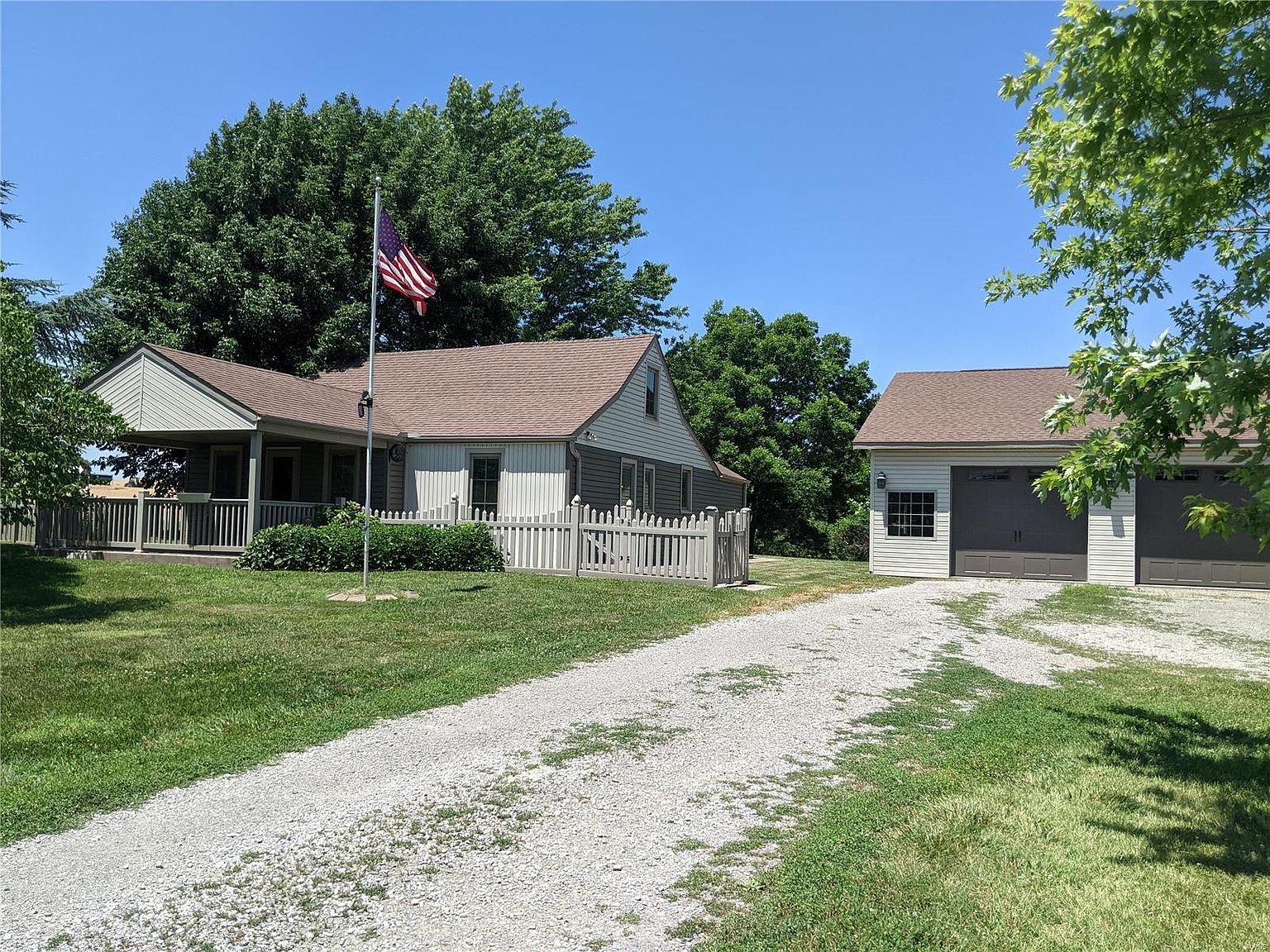 2317 Old Plank Rd Chester Il 62233 Mls 21044363 Zillow