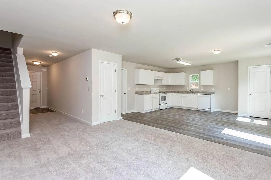 3 bed, 2.5 bath, 1602 sqft, $1,995 — Photo 3