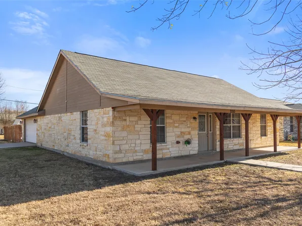 2200 8th St, Brownwood, TX 76801