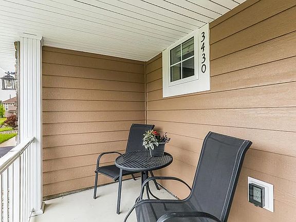 2nd image of 3430 Chestnut Ln