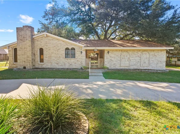 905 Mill Creek Dr, Salado, TX 76571