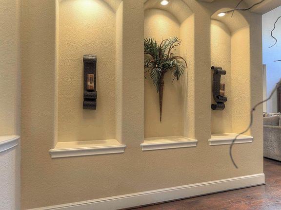 Beautiful lighted art niches between foyer & family room