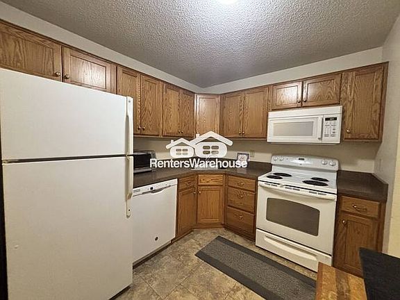 4th image of 1700 Four Oaks Rd APT 124