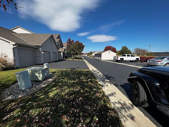 2nd image of 4891 Bordeaux Ln