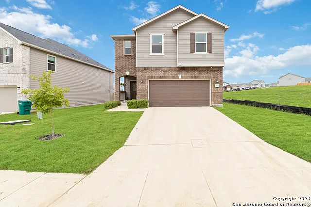 4 bed, 2.5 bath, 2347 sqft, $2,050 — Photo 4