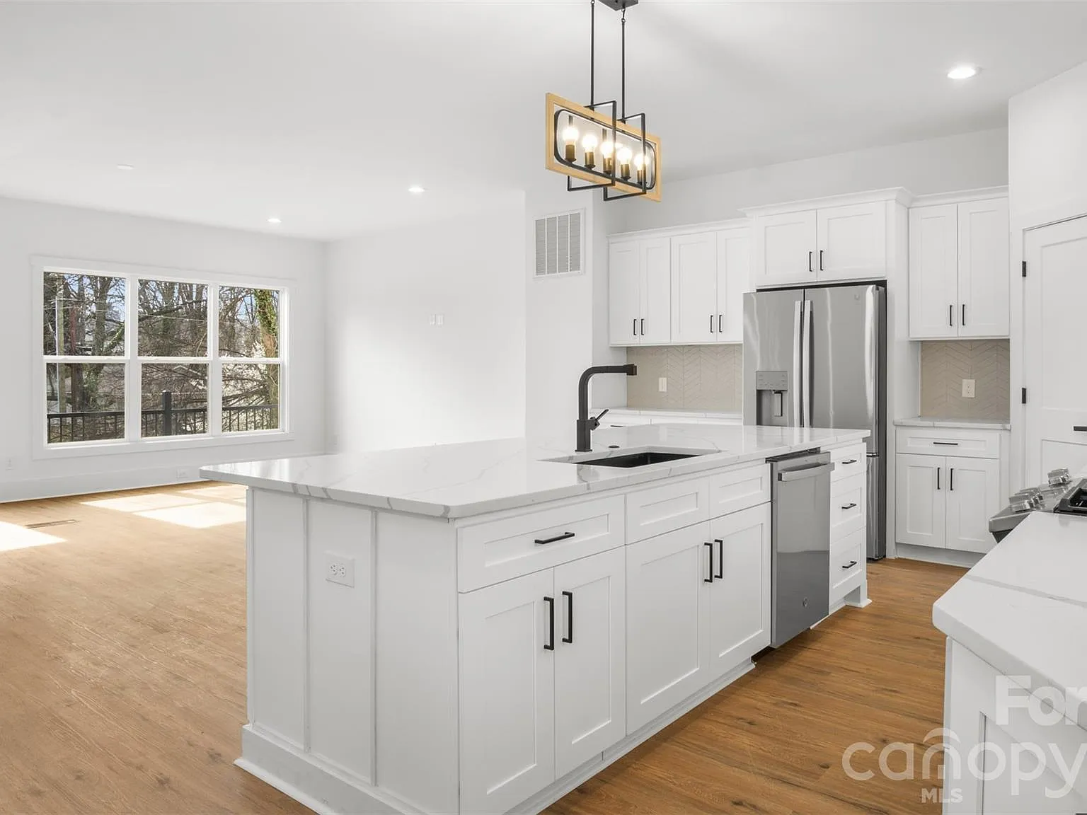 3 bed, 2.5 bath, 2260 sqft, $4,300 — Photo 2