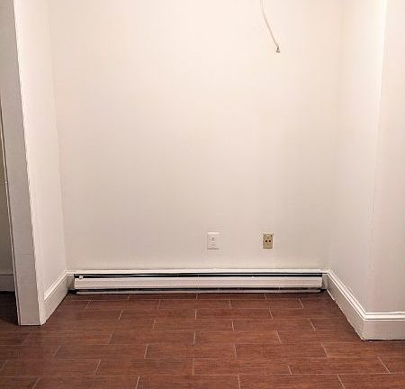 3rd image of 1211 I St SE #B