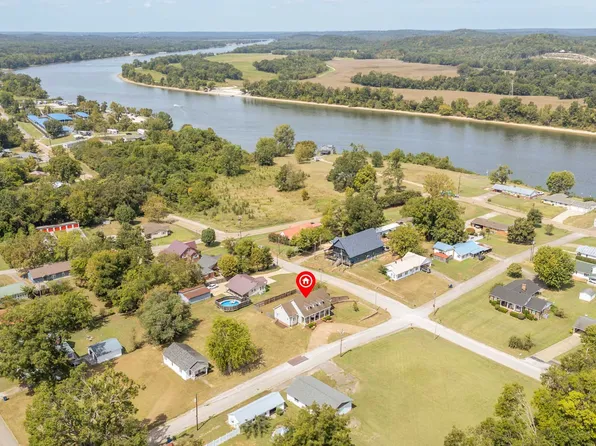 204 Vine St, Clifton, TN 38425