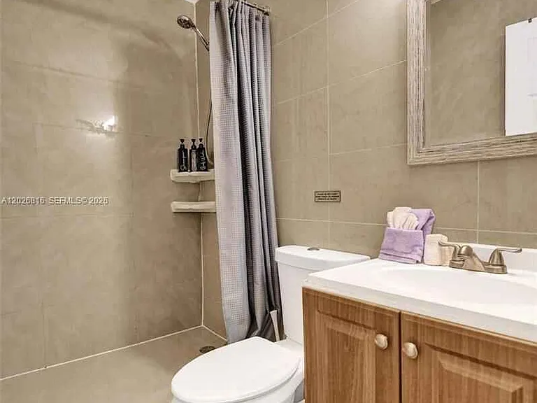 712 SW 7th Ter — Photo 6