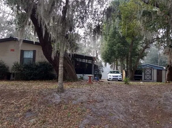 300 Sportsman Dr, Welaka, FL 32193